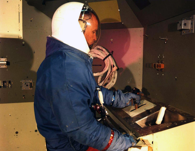 Illustration for article titled Newly Declassified Photos Show The Crewed USAF Spy Spacecraft That Almost Was
